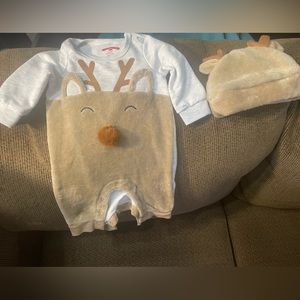 Baby Reindeer with hat 🤗